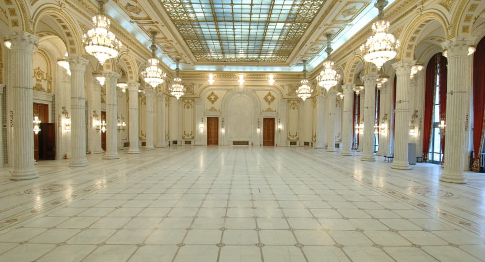 Arhitectura Puterilor în Stat: Parlamentul și Executivul, între Teorie și Realitate